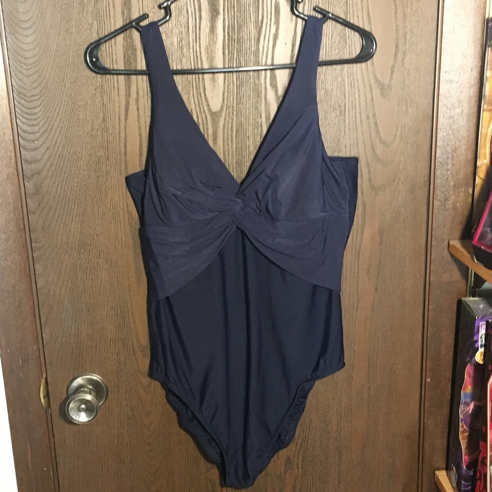 Lands End women’s bathing suit. Black